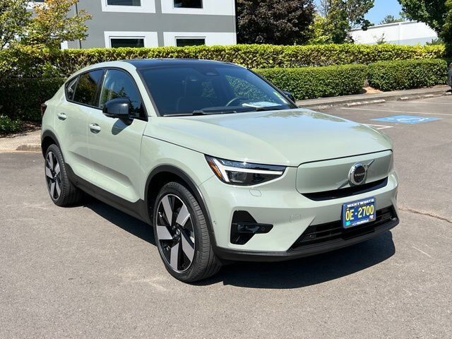 2023 VOLVO C40