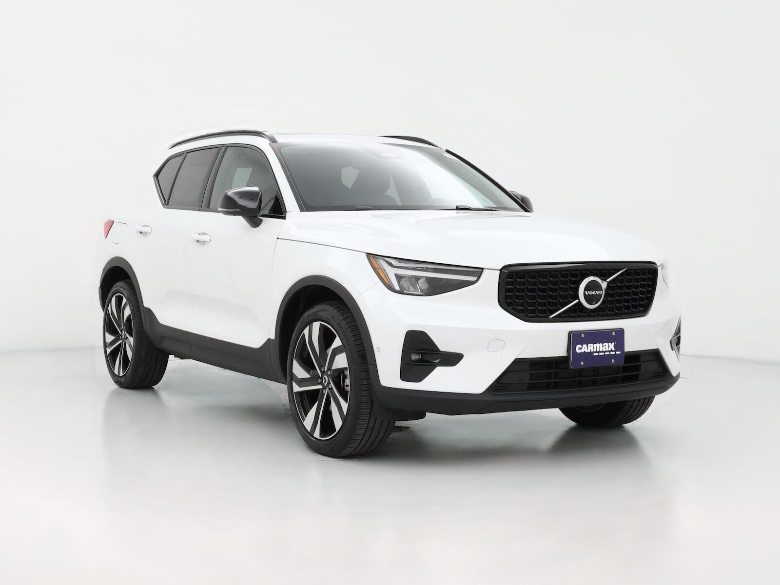 2024 VOLVO XC40