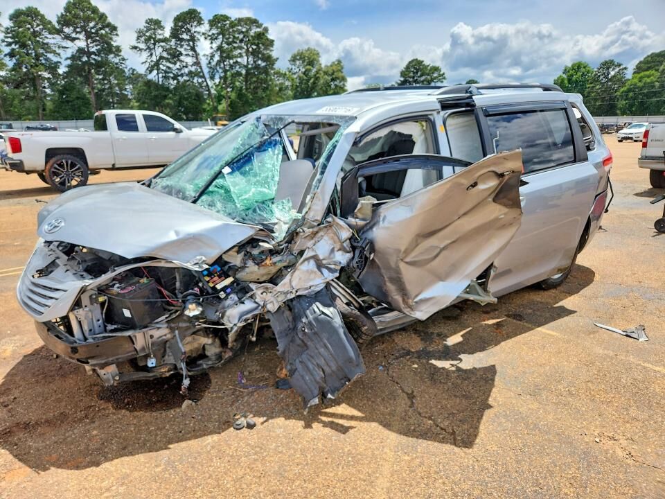 2011 TOYOTA Sienna