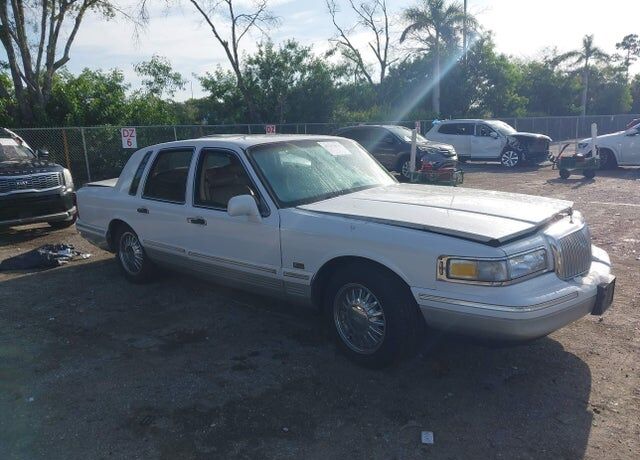 1997 LINCOLN Town Car