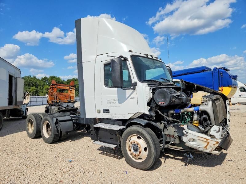 2020 VOLVO TRUCK VNR