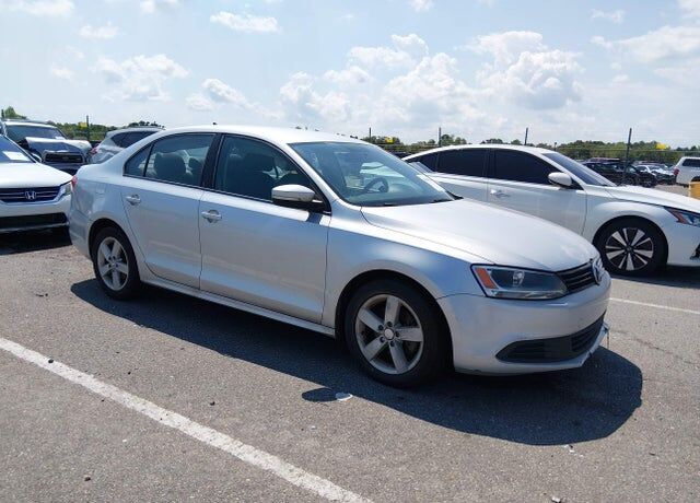 2012 VOLKSWAGEN Jetta