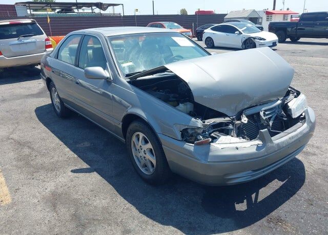 1999 TOYOTA Camry