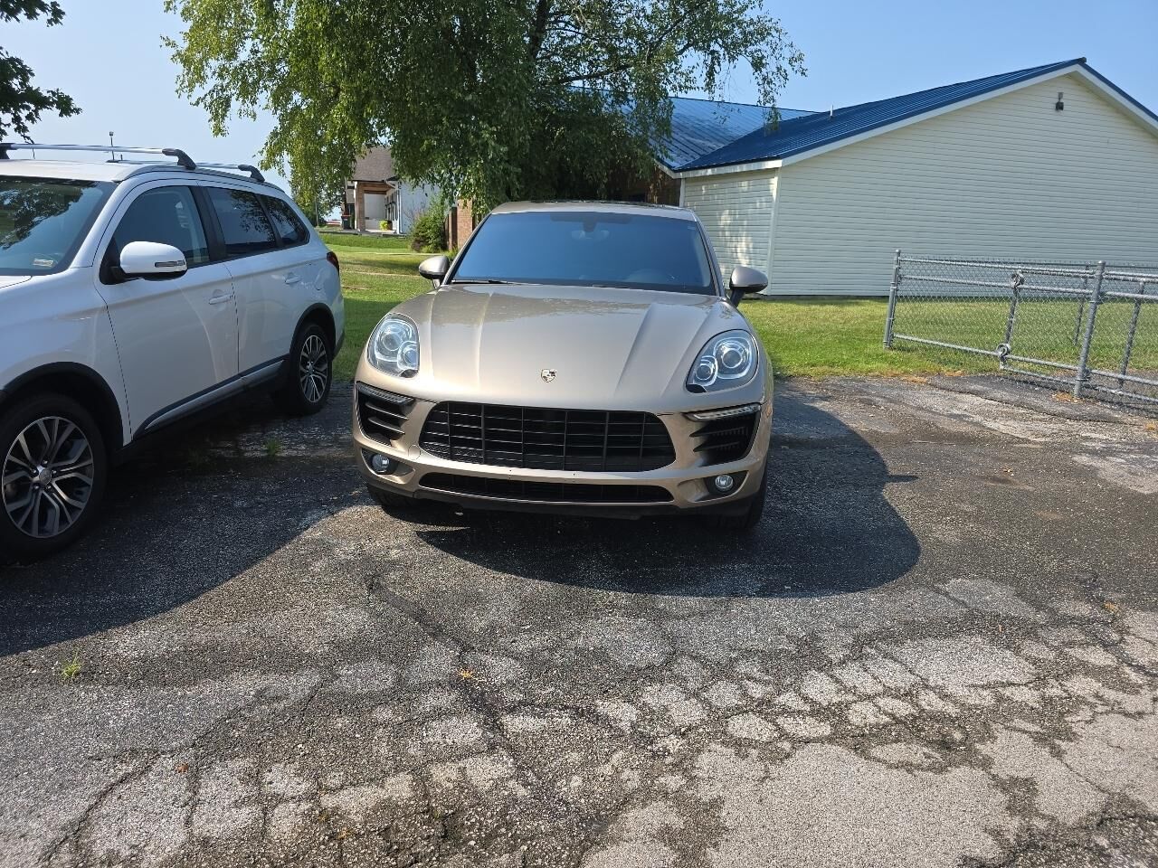 2016 PORSCHE Macan
