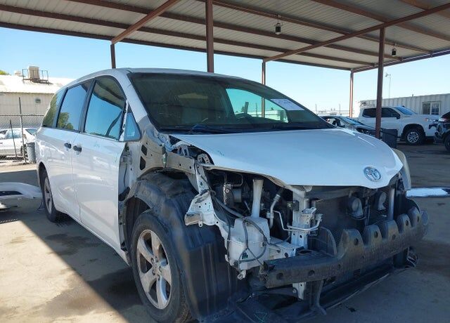 2013 TOYOTA Sienna