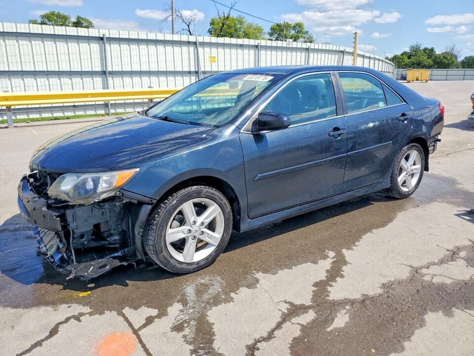 2013 TOYOTA Camry
