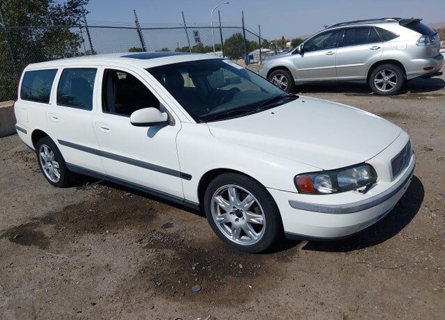 2003 VOLVO V70