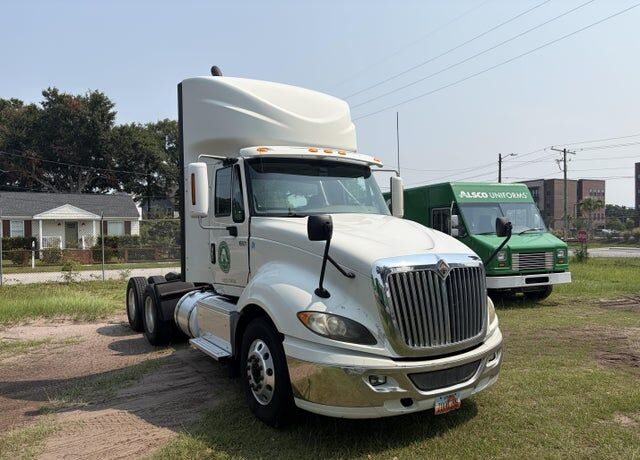 2015 INTERNATIONAL LF687