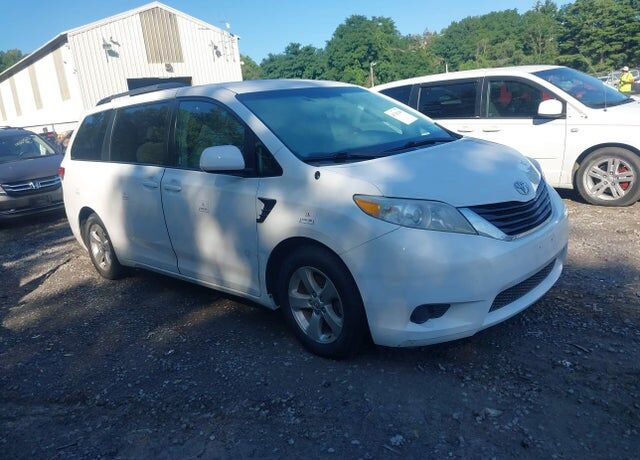 2013 TOYOTA Sienna