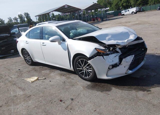 2017 LEXUS ES