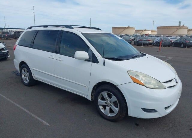 2010 TOYOTA Sienna