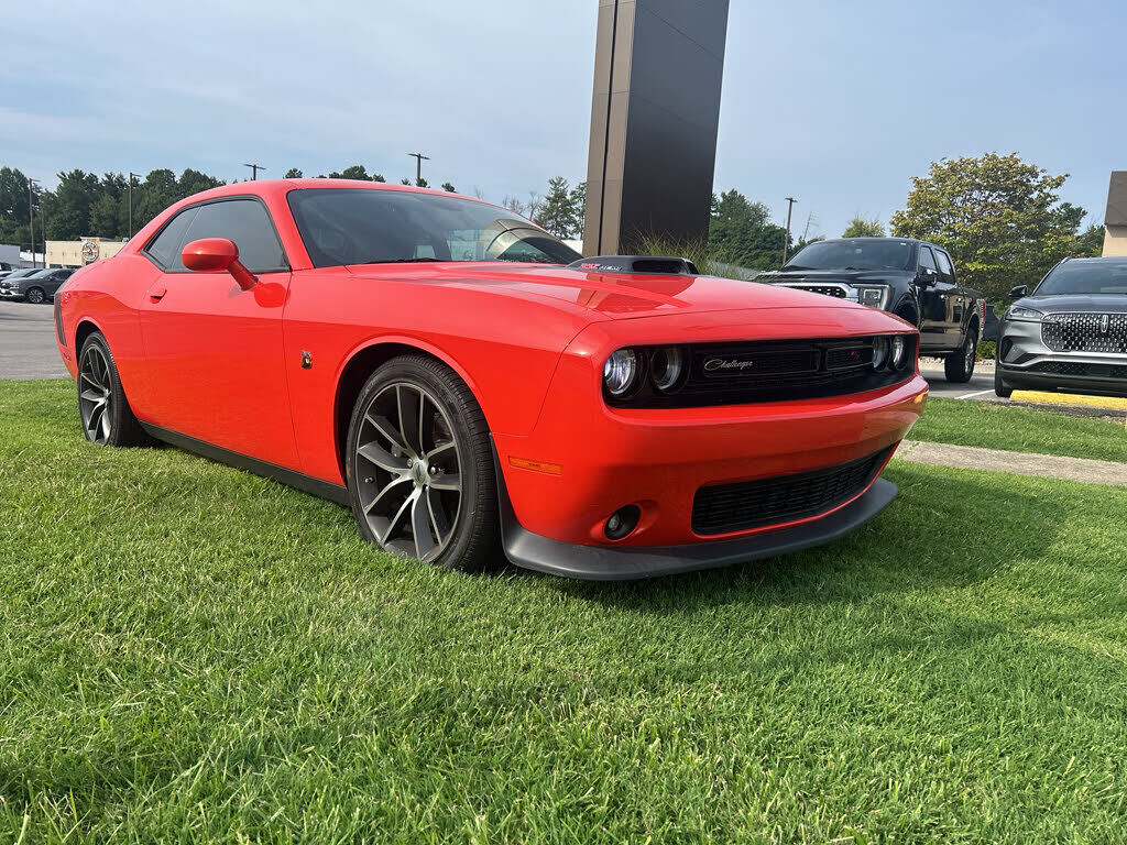 2017 DODGE Challenger