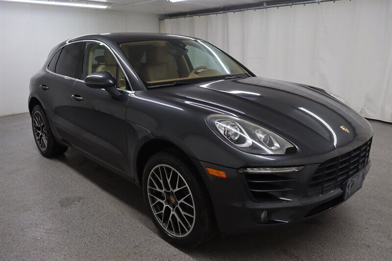 2017 PORSCHE Macan