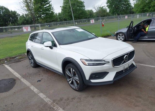 2024 VOLVO V60CC