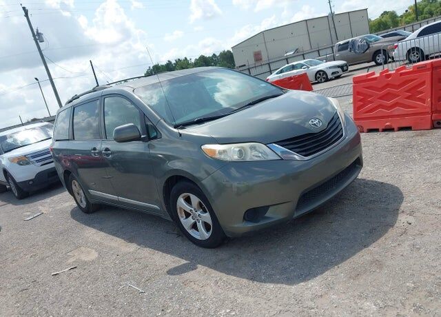 2014 TOYOTA Sienna