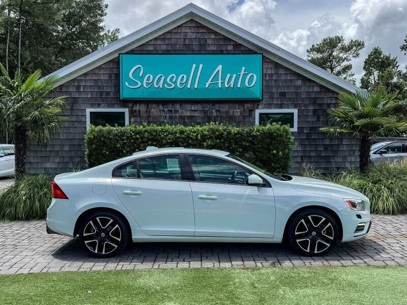 2017 VOLVO S60
