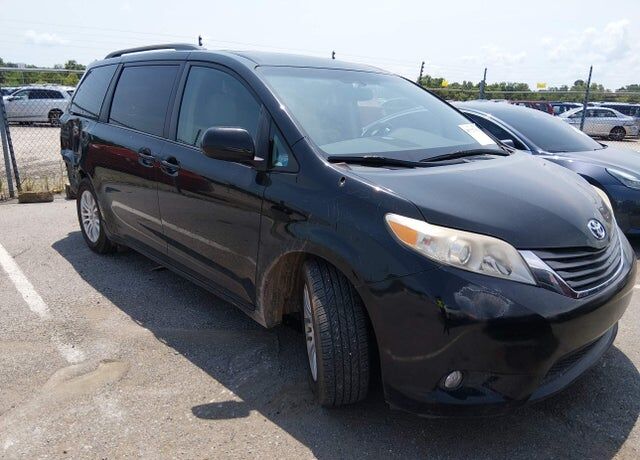 2011 TOYOTA Sienna