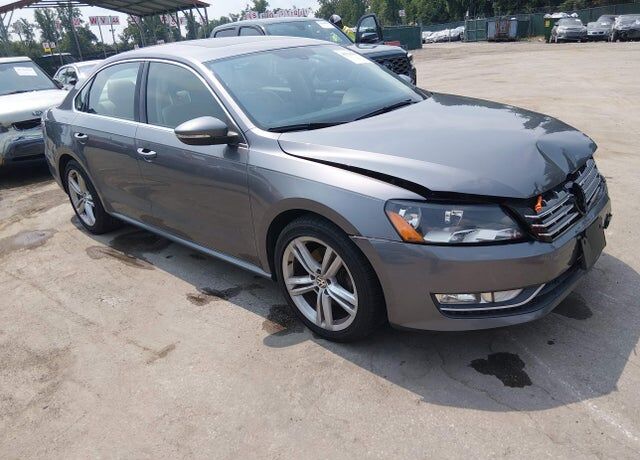2012 VOLKSWAGEN Passat