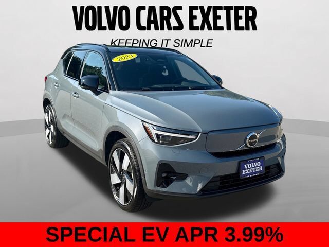 2023 VOLVO XC40