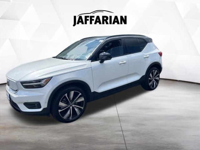 2022 VOLVO XC40
