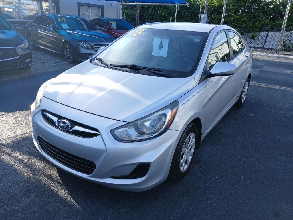 2013 HYUNDAI Accent