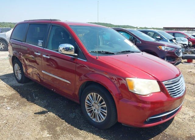 2013 CHRYSLER Town and Country