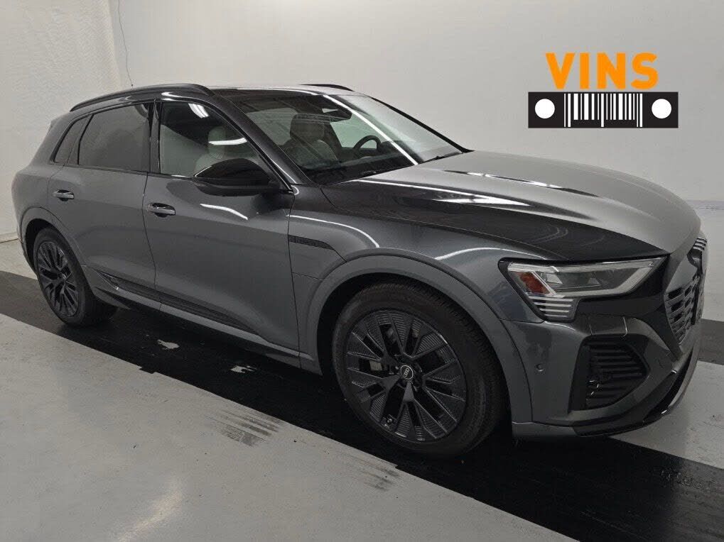 2024 AUDI Q8