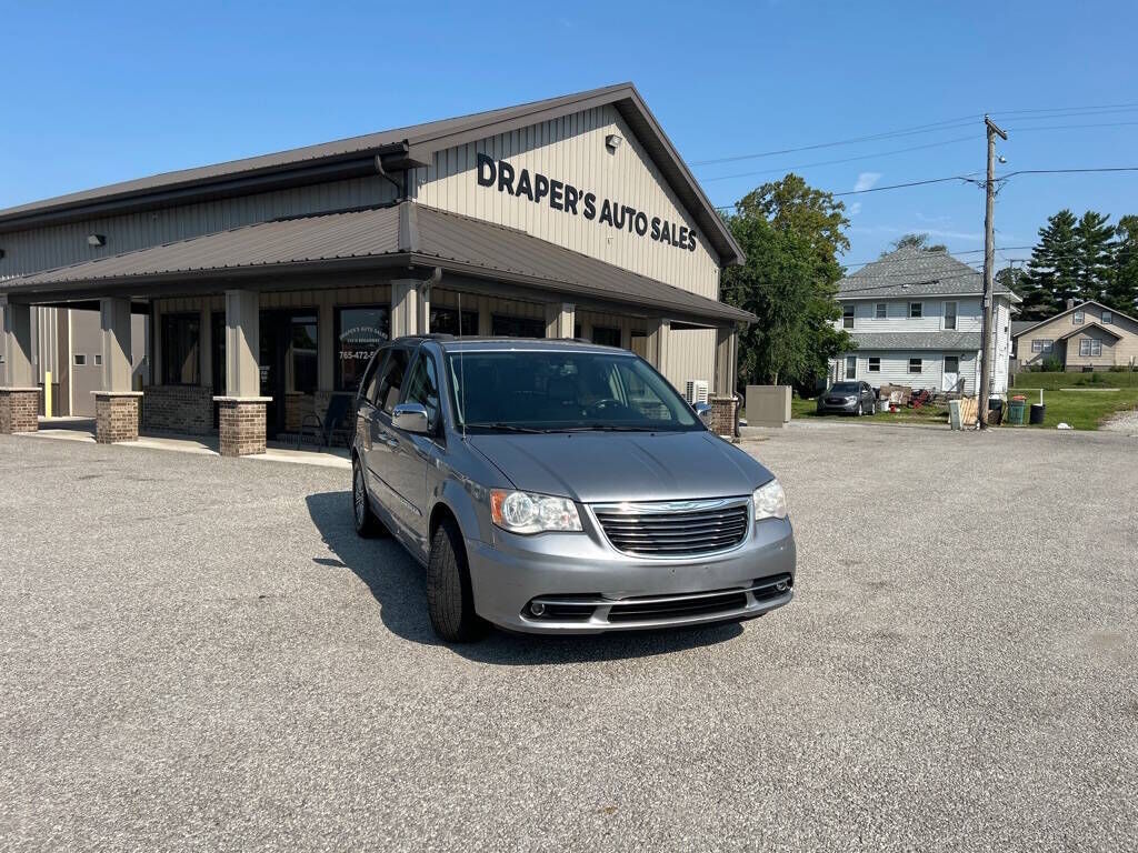 2013 CHRYSLER Town and Country