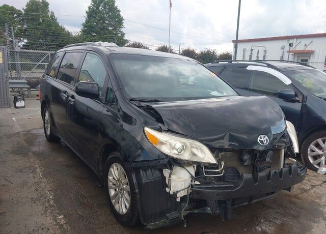 2016 TOYOTA Sienna