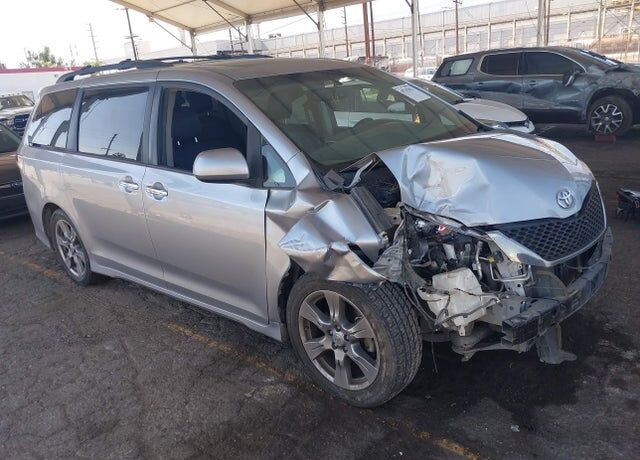 2017 TOYOTA Sienna