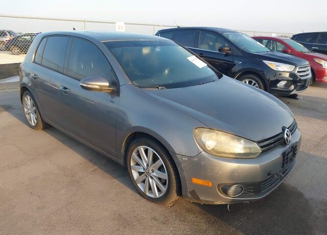 2011 VOLKSWAGEN Golf