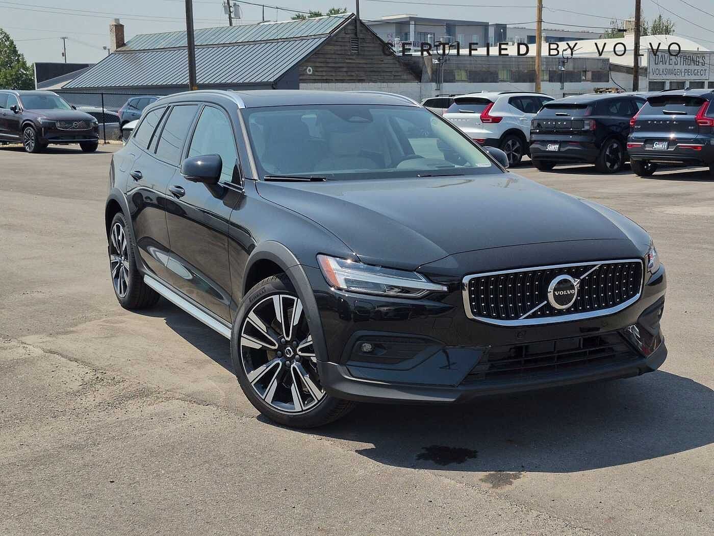 2026 VOLVO V60CC