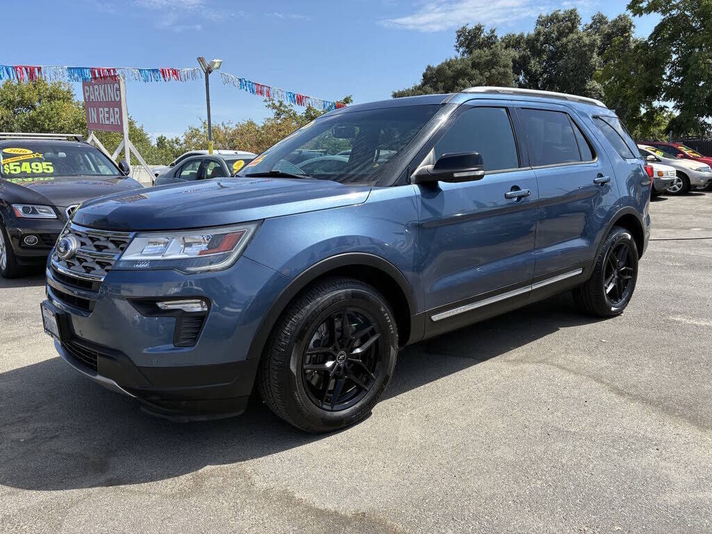 2018 FORD Explorer