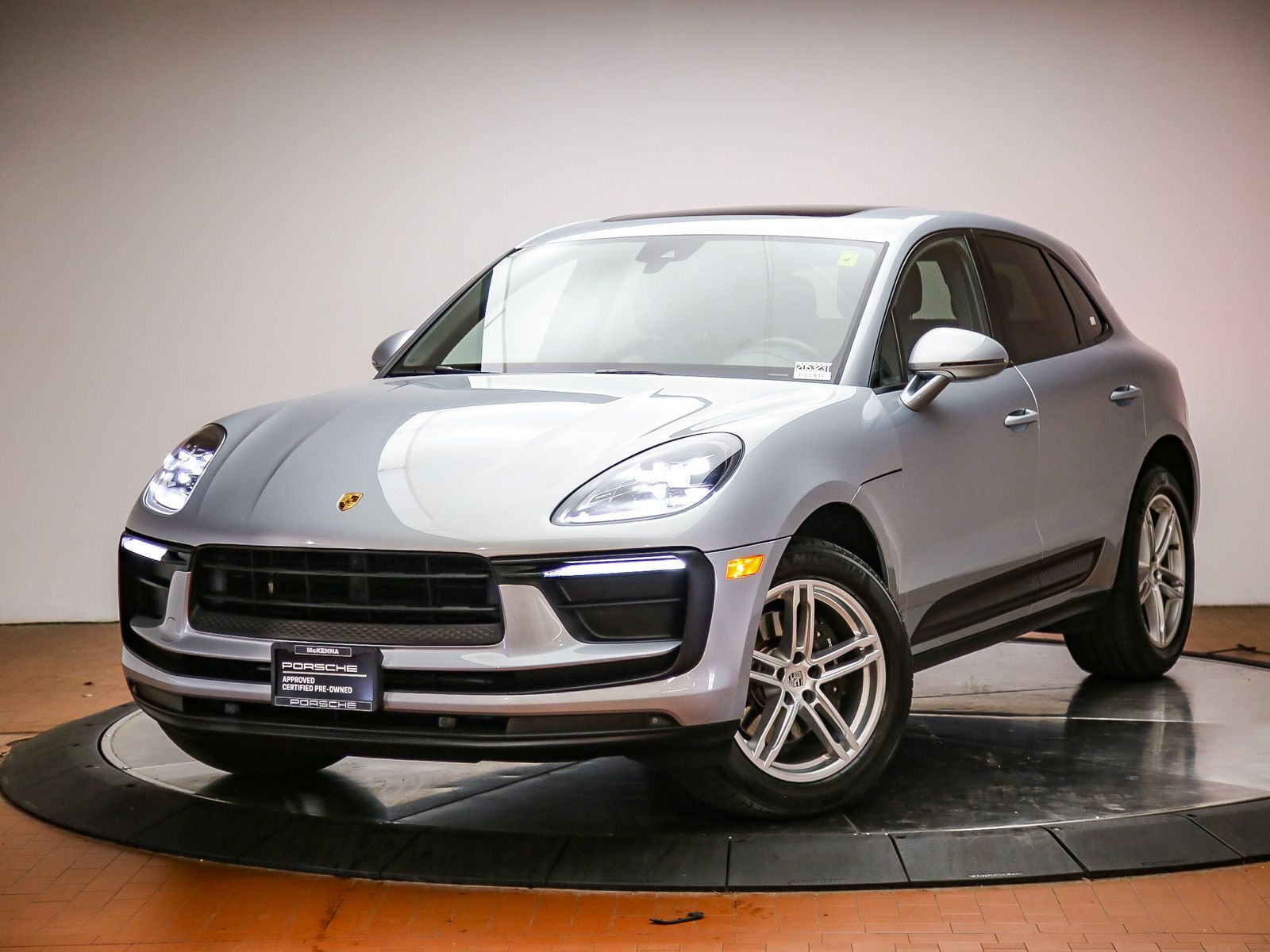2022 PORSCHE Macan