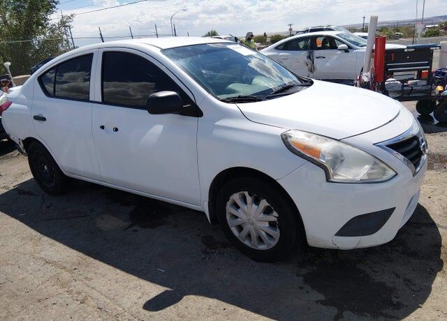 2015 NISSAN Versa