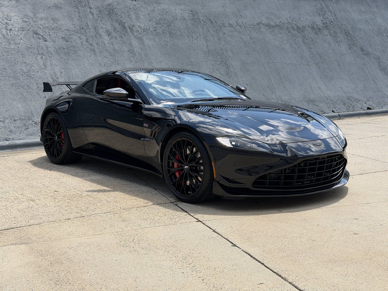 2022 ASTON MARTIN Vantage