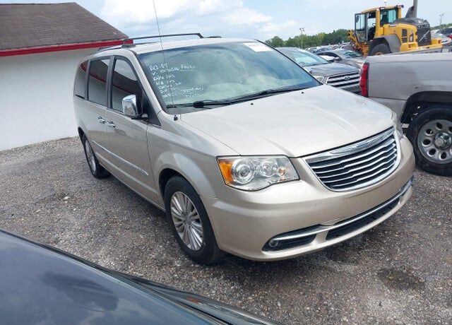 2012 CHRYSLER Town and Country