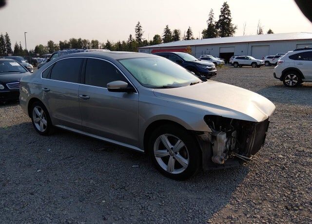 2013 VOLKSWAGEN Passat