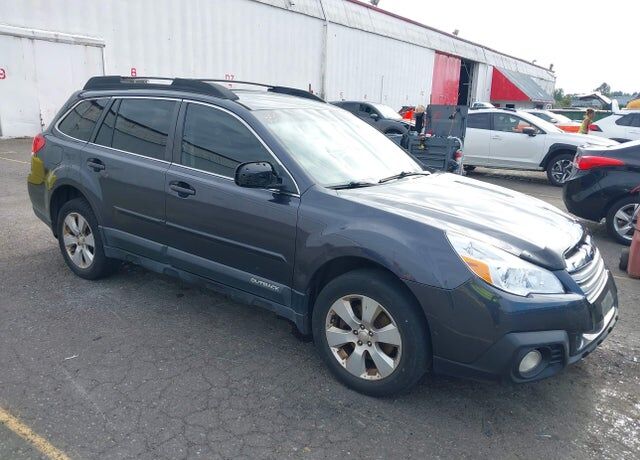 2013 SUBARU Outback