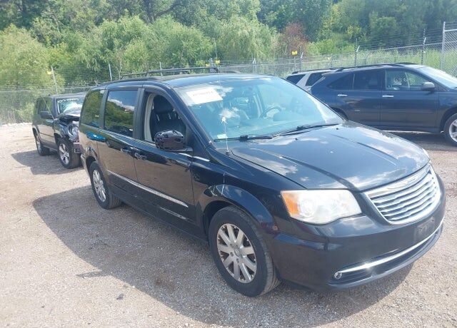 2014 CHRYSLER Town and Country