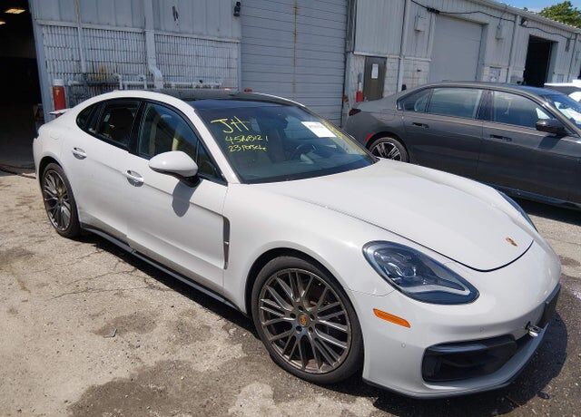 2023 PORSCHE Panamera
