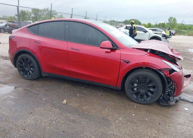 2025 TESLA Model Y