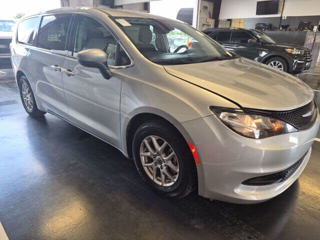 2023 CHRYSLER Voyager
