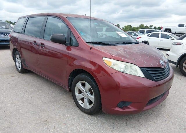 2011 TOYOTA Sienna