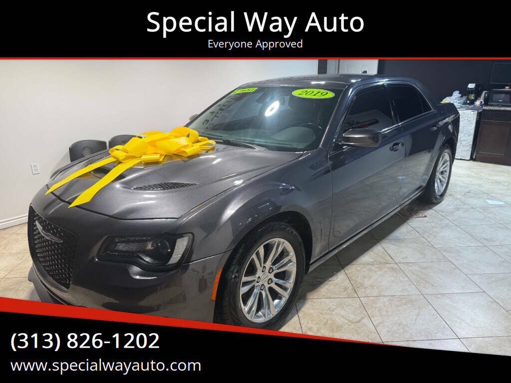 2019 CHRYSLER 300