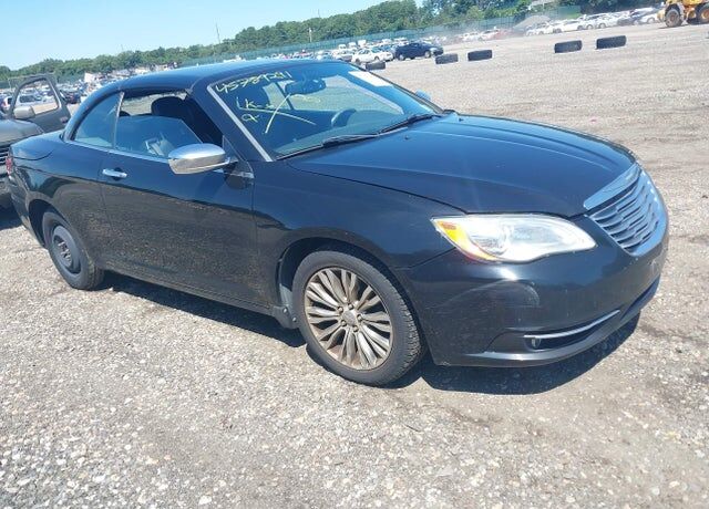 2013 CHRYSLER 200