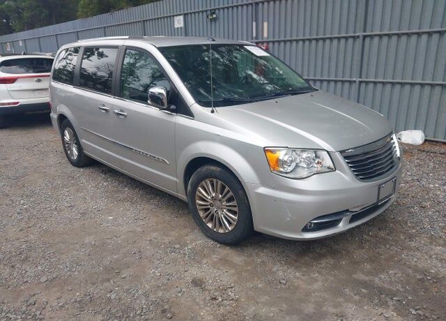 2011 CHRYSLER Town and Country