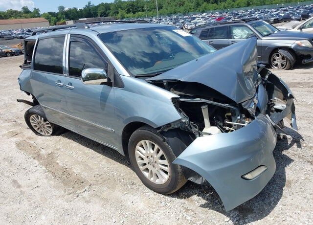 2010 TOYOTA Sienna