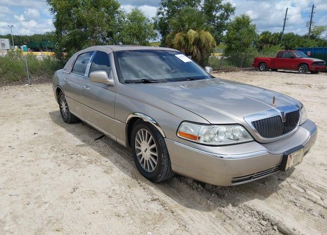 2003 LINCOLN Town Car