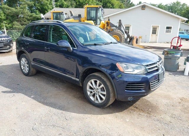 2013 VOLKSWAGEN Touareg